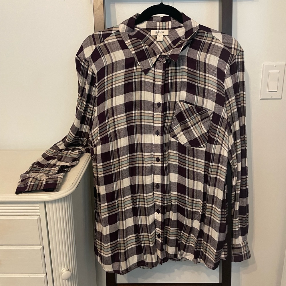 Size L Style&Co button up shirt. Excellent quality and excellent condition!